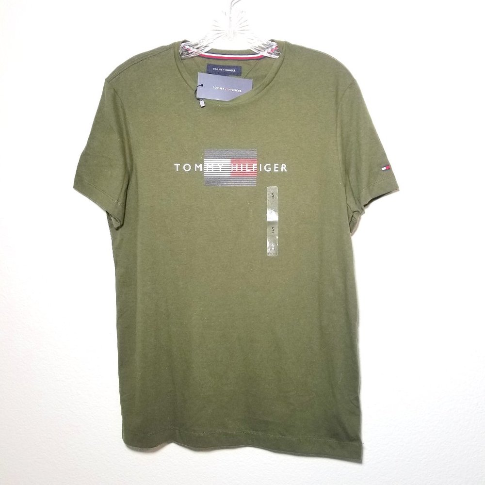 NWT Mens Tommy Hilfiger Tee - Size  Small